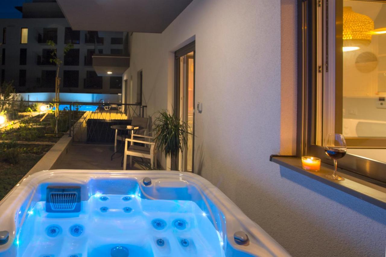 Studio And Hot Tub Split Eksteriør bilde